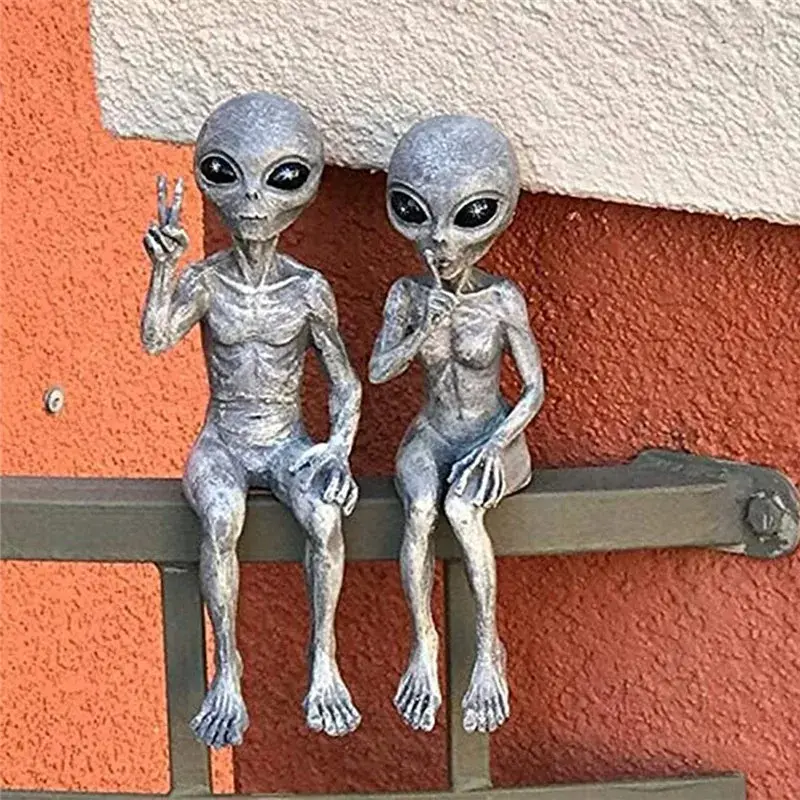 Açık hava bahçe dekorasyonu UFO cüce heykel masaüstü ev dekor için cadılar bayramı noel süsler komik reçine Alien heykeli