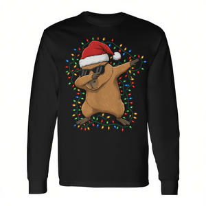 T-shirt a maniche lunghe con cappello da Babbo Natale Capybara e luci natalizie - Product Image 2