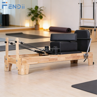 Reformeur Pilates en bois pour le renforcement musculaire complet du corps, usage professionnel en studio commercial