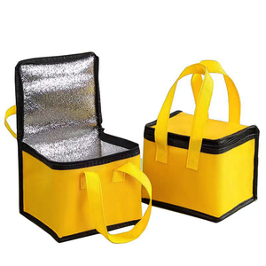 Sac isotherme noir non tissé avec fermeture éclair et poignées souples - Product Image 1