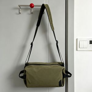 Sac de sport unisexe portable à fermeture éclair étanche, mini sac de gym décontracté en nylon, tendance et très vendu - Product Image 1
