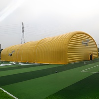 Terrain de sport gonflable géant en PVC jaune coupe-vent sur mesure pour le football, arène sportive, dôme gonflable, tunnel gonflable