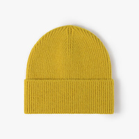 Vente en gros de bonnet coloré à plis avec logo personnalisé bonnet en coton à quantité minimale de commande basse 100% bonnet en tricot côtelé à revers en acrylique avec écusson en relief