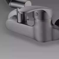 Robinet d'évier de cuisine mural pliable télescopique rotatif à main au design moderne chaud et froid vente en gros personnalisé