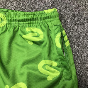 Short de basket respirant en maille pour sports de plein air pour jeunes hommes avec techniques imprimées par logo sublimé - Product Image 4