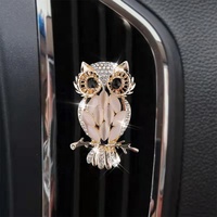 Ornamen Mobil Botol Minyak Esensial Sederhana Berbentuk Burung Hantu Kristal Berkualitas Tinggi Penyegar Mobil Diffuser Parfum Mobil untuk Kendaraan