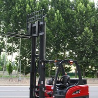 OEM Maßgefertigter 3-Tonnen Elektro-Gabelstapler mit Seitenschieber, Triplex-Mast und Li-Ionen-Batterie für Hochregallager