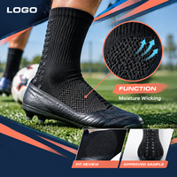 Chaussettes de football noires renforcées à profil mince, avec empeigne en maille respirante et antidérapante pour une adhérence optimale sur le terrain, et tableau de tailles pour crampons.