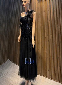 Vestido de Fiesta Elegante para Mujer, con Tirantes Asimétricos, Corte Ajustado y Evase, Tela con Lentejuelas y Adorno de Plumas - Product Image 6