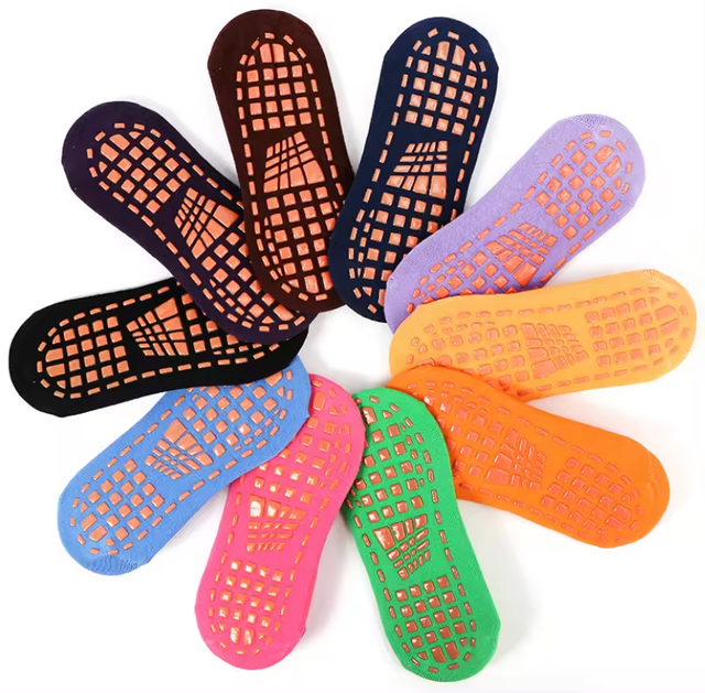 Crew Trampoline Park Sports Grip Foot Socks Anti Slip Silicon Gel Yoga Jump Custom Children Adults Jacquard Winter