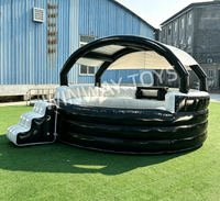 Bar flottant gonflable avec comptoir, bar flottant personnalisé avec auvent et sièges-canapés, équipement de jeu aquatique pour location de fête