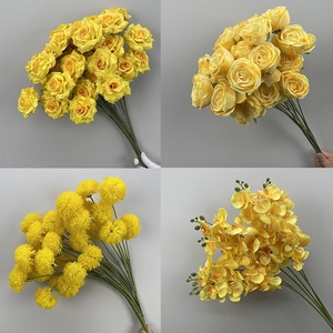 Bouquet de tournesols artificiels jaunes soyeux faits à la main en gros pour décorations de mariage, de remise de diplômes et de fête des Mères - Product Image 3