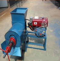 Nieuwe semi-automatische koude palmolieverwerkingsmachine met een capaciteit van 500 kg/uur, voor het extraheren van palmolie uit rode palmvruchten, met dieselmotor.