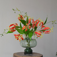Whh Marke Künstliche Seidenblumen-Arrangement mit Zweistängeligen Gloriosa-Lilien (Flammenlilie) Modell Whh-214 für Hochzeitsfotografie