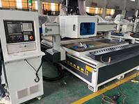 Machine à découpe CNC pour le travail du bois avec changement d'outil automatique