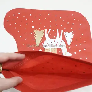 Huadefeng 새로운 디자인 빨간 부직포 크리스마스 사슴 패턴 스타킹 선물 가방 파티 선물 가방