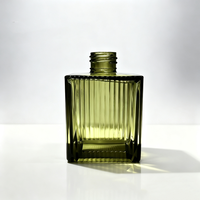 Bouteille diffuseur de parfum en verre carrée à rayures verticales de 200 ml avec bouchon à vis, pour huiles essentielles et parfums d'ambiance