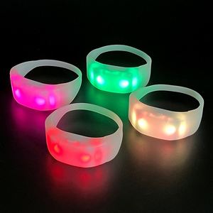 Bracelet lumineux à 4 lumières activé par le son, 15 couleurs LED, lumineux, pour les soirées, les concerts, les promotions - Direct usine - Product Image 1