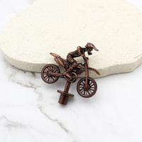 Jeu d'échecs vintage en laiton avec figurines de pilotes de moto, forme personnalisée, décoration de table, souvenir, cadeau