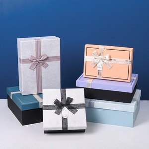 Boîte de rangement en carton personnalisée avec logo, design nœud papillon, style tendance, laminage mat en éponge, gaufrage pour écharpe, bijoux - Boîte cadeau en papier - Product Image 3