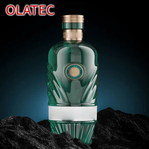 Ensemble de bouteilles en verre personnalisées OLATEC avec motifs gaufrés dégradés et badges métalliques pour l'exportation mondiale, prêt pour les spiritueux et les vignerons - Product Image 1