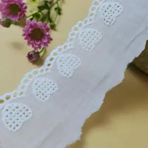 OEM grosir kualitas tinggi 5cm 100% katun kain Trim renda lubang kecil bordir dalam bentuk hati renda putih untuk pakaian