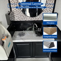 Remorque toilettes portables 3 postes blanche à double essieu avec lavabo et table à langer pour événements haut de gamme et location de camping