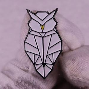 Grue en papier blanc minimaliste épingle mignonne délicate Style <span class=keywords><strong>japonais</strong></span> épingle artisanale en métal <span class=keywords><strong>Origami</strong></span> hibou bijoux pour les amoureux des livres et les minimalistes - Product Image 5