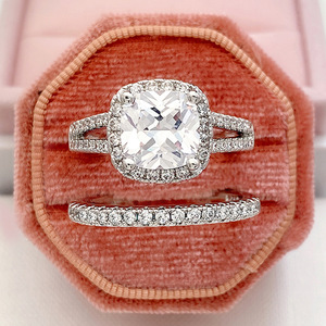Set di Anelli con Micro Pavé di Zirconi Quadrati per Donne, Gioielli di Moda Scintillanti per Fidanzamento e Coppia - Product Image 3