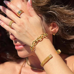 กำไลข้อมือสแตนเลสชุบทอง 18K ลายผีเสื้อประดับเพชร สไตล์พุทธ ดีไซน์ทันสมัย ขายดีสำหรับผู้หญิง - Product Image 5