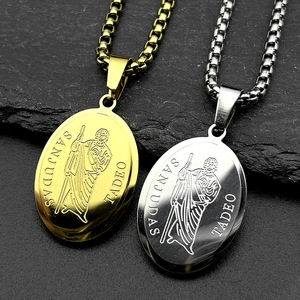 Collar con colgante ovalado de acero inoxidable con diseño de marca, para hombre, de titanio, que no se desvanece, con cadena a juego - Product Image 1