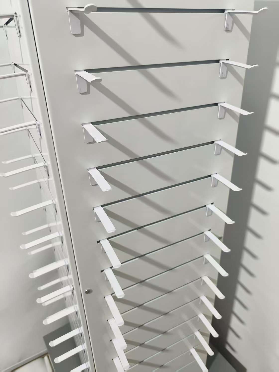 360 Degrees Rotation Metal Display Stand White Data Cord Display Racks square Floor Stand Shelf with Long Pegs — view 5