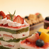 Boîte à dessert carrée en plastique transparent de qualité alimentaire pour tiramisu, emballage alimentaire pour pâtisserie, gâteaux et biscuits à emporter