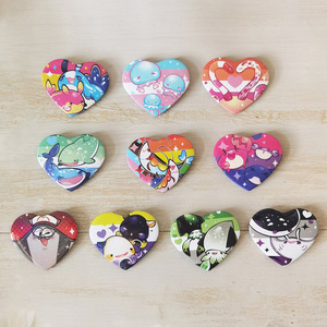 Badge in Plastica Personalizzati con Stampa Trasparente, Pellicola Opaca, Forma a Cuore, Personaggi Anime - Product Image 3