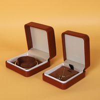 Boîte à bijoux de luxe en velours marron en cuir PU pour colliers, bracelets, boucles d'oreilles et bagues, avec logo personnalisé, vente en gros