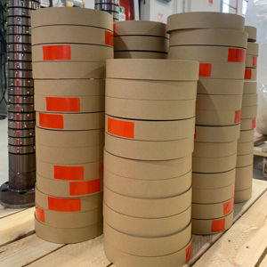 Fabriqué en Italie, papier kraft non blanchi enduit de PE de la marque Carte Dozio, rouleau industriel pour emballage et regroupement - Product Image 1