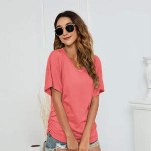 Camiseta de Moda Veraniega Vintage para Mujer Estilo Europeo Americano 2025, Nueva, con Cuello en V Fruncido Lateral, Manga Corta, Corte Regular - Product Image 3