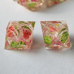Ensemble de dés DND personnalisés sur le thème des fruits pour le jeu de table TRPG Dungeons&<span class=keywords><strong>Dragons</strong></span> COC Accessoires de dés personnalisés D20 en résine faits à la main - Product Image 6
