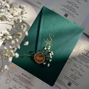 Carte d'invitation de <span class=keywords><strong>mariage</strong></span> <span class=keywords><strong>en</strong></span> papier coton texturé vert or de luxe avec sceau de cire <span class=keywords><strong>en</strong></span> vélin, bord festonné et impression personnalisée - Product Image 4