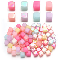 Perles acryliques en vrac pour la fabrication de bijoux, 50 pièces/sac, perles cubiques colorées à trous inclinés, perles acryliques en vrac en gros