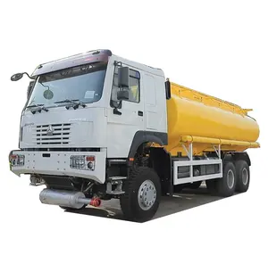 Sinotruk Howo 6 × 6 6000 Gallonen 22.000 Liter Treibstoff-Tankwagen Öl-Aufbefüllungs-Lkw zu verkaufen