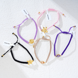 กำไลข้อมือมาคราเม่แบบกำหนดเอง ขายส่ง OEM ODM เครื่องประดับเชือกดอกไม้สีทอง ปรับขนาดได้ จำนวนมาก - Product Image 1