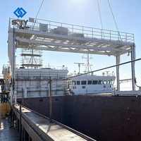 Grue portique à double poutre 20-30 tonnes avec commande PLC, treuil hydraulique, hauteur réglable, boîte de vitesses et roulement pour couvercles de trappe