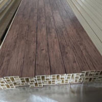 Cadres et moulures de porte en PVC enveloppés ou peints, structure solide avec finition lisse, durables et élégants pour la décoration intérieure
