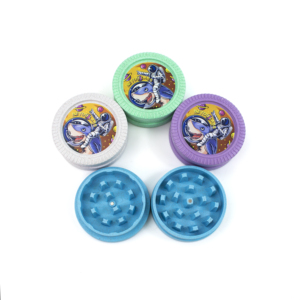 Broyeur à herbes sèches en plastique Beyoulabs, 63 mm, rond, style populaire, multicolore, avec design requin astronaute - Product Image 1