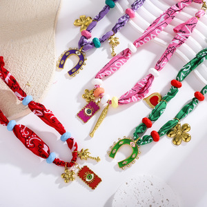 <span class=keywords><strong>Collana</strong></span> Artigianale Multicolore con Ciondoli a Forma <span class=keywords><strong>di</strong></span> Fiore, Cuore, Pesce e <span class=keywords><strong>Ferro</strong></span> <span class=keywords><strong>di</strong></span> <span class=keywords><strong>Cavallo</strong></span>, Gioielli <span class=keywords><strong>di</strong></span> Moda - Product Image 2