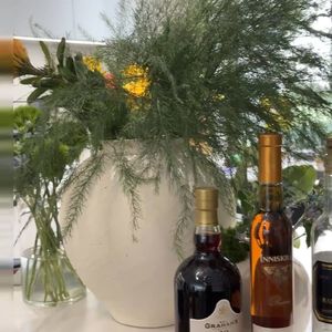 ช่อดอกอัศปารักษาประดิษฐ์ ใบไม้เสมือนจริง ตกแต่งงานแต่งงานในร่ม ตกแต่งบ้านด้วยต้นไม้สีเขียว - Product Image 3