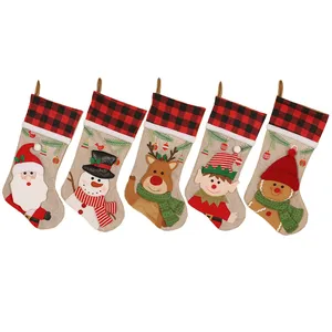 Chaussette de Noël personnalisée en tissu écossais à carreaux brodée, motif renne et pain d'épices, pour décoration de ferme - Product Image 1