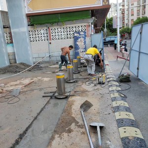 เสากั้นจราจรไฮดรอลิกอัตโนมัติ สแตนเลส 304 ควบคุมระยะไกล สำหรับจอดรถ - Product Image 1