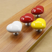 Bouton de chasse d'eau créatif en forme de cœur, interrupteur de réservoir d'eau coloré à pousser à la main pour accessoires de salle de bain de salon de manucure